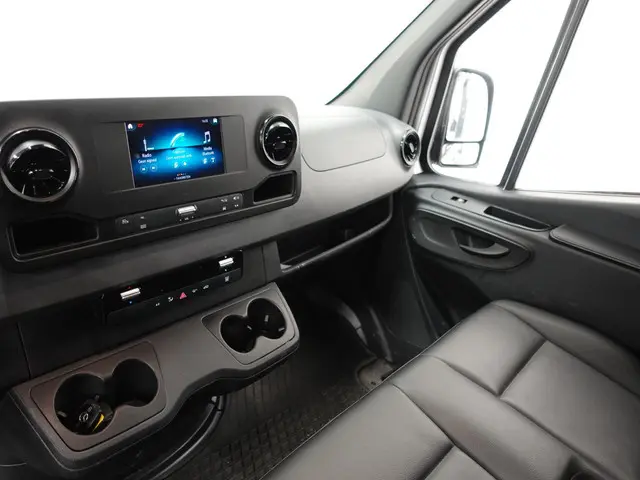 Mercedes-Benz Sprinter 140pk Automaat L2H1 2021 Diesel 24