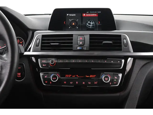 BMW 3 Serie Touring 320i Executive 2018 Benzine 28