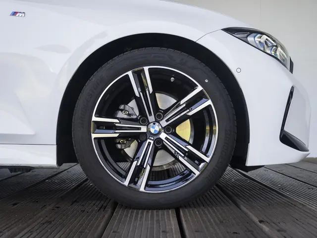 BMW 3 Serie Touring 320i 2025 Benzine 6