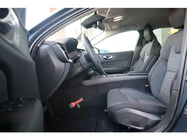 Volvo V60 2.0 B3 Essential Edition 2024 Benzine 11