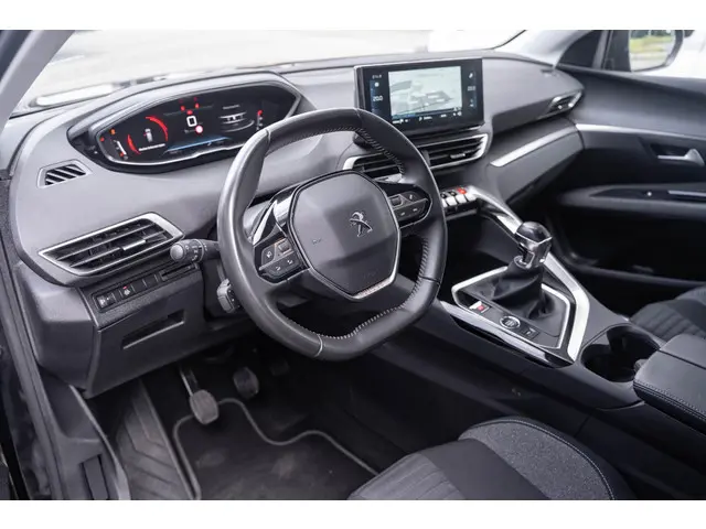 Peugeot 5008 1.5 HDI 2022 Diesel 29