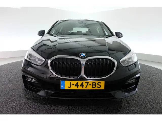 BMW 1 Serie 118i Executive Edition 2020 Benzine 20