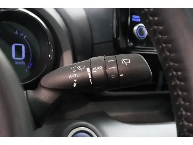 Toyota Yaris 1.5 Hybrid Executive 2021 Hybride Benzine 35