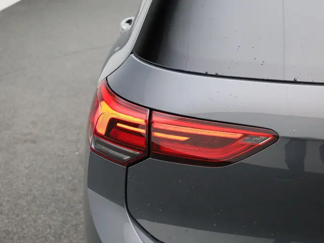 Volkswagen Golf 1.0eTSI/110PK Life DSG 2023 Benzine 30