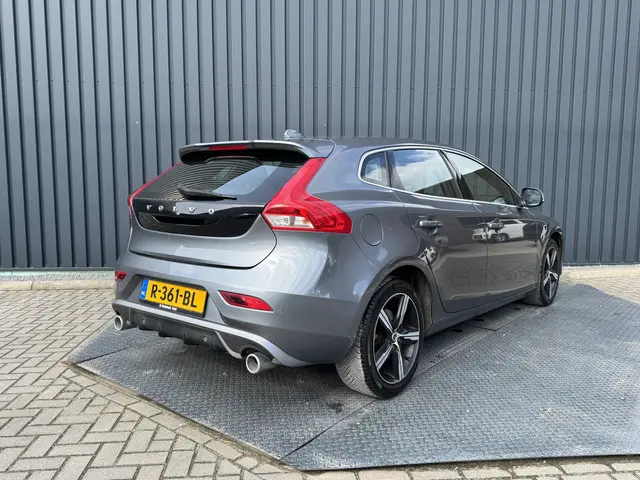Volvo V40 1.5 T3 R-Design 2019 Benzine 24