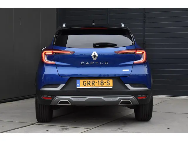 Renault Captur Mild Hybrid 160 PK R.S. Line 2022 Benzine 8