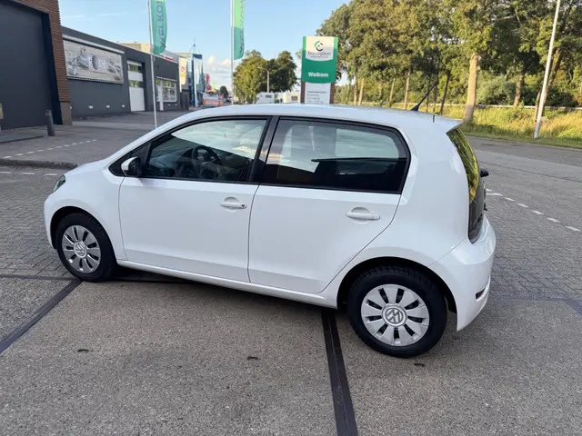 Volkswagen up! 1.0 BMT move up! 2018 Benzine 10