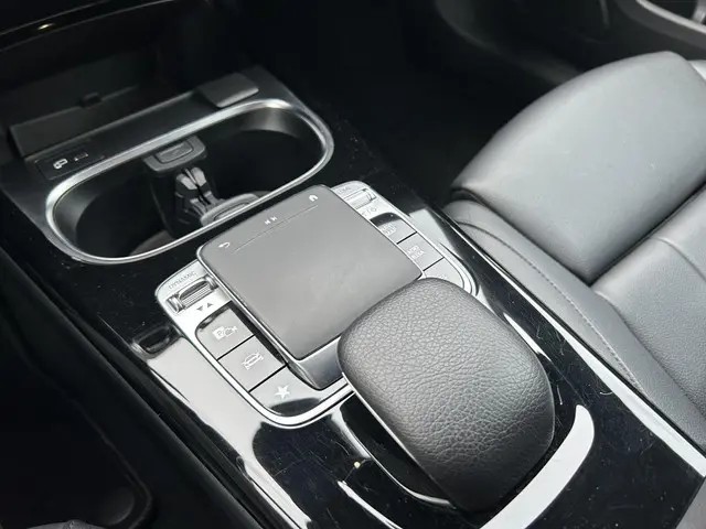 Mercedes-Benz A-Klasse 220 Premium 2019 Benzine 19