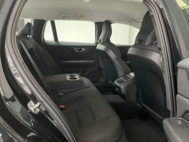 Volvo V60 2.0 B3 Momentum Advantage 2021 Benzine 19