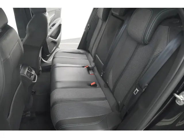 Peugeot 3008 PureTech 130 Allure 2021 Benzine 32