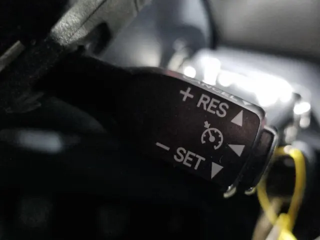 Toyota Yaris 1.3 VVT-i Dynamic Bi-Tone 2016 Benzine 29
