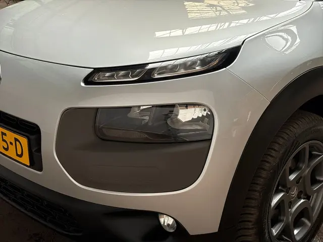 Citroën C4 Cactus 1.2 PureTech Shine 2016 Benzine 19