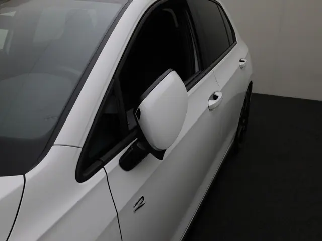 Volkswagen Golf 1.5eTSI/150PK R-Line DSG 2025 Benzine 34