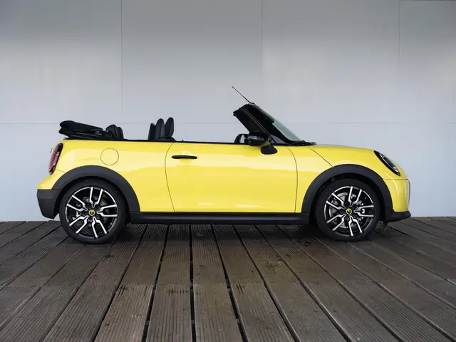 MINI Cabrio C 2025 Benzine 6