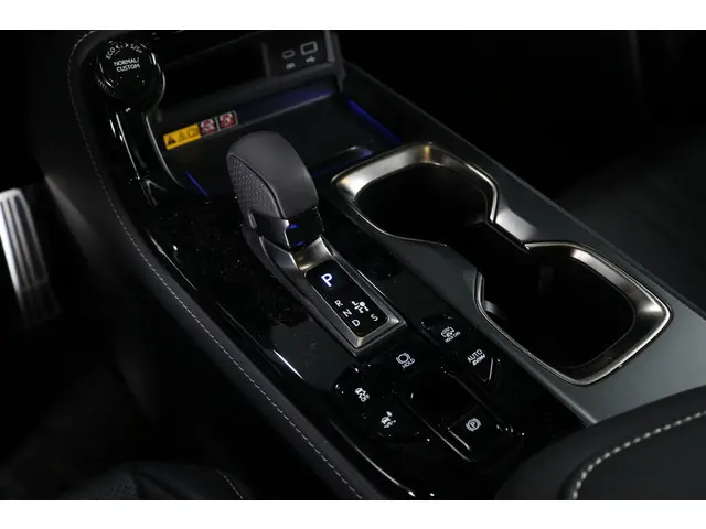 Lexus NX 450h+ AWD F SPORT Line 2025 Hybride Benzine 26