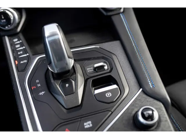 Lynk & Co 01 1.5 Business Edition 2025 Hybride Benzine 18