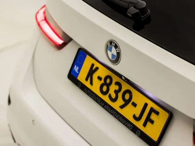 BMW 3 Serie Touring 318i Sportline 2021 Benzine 37