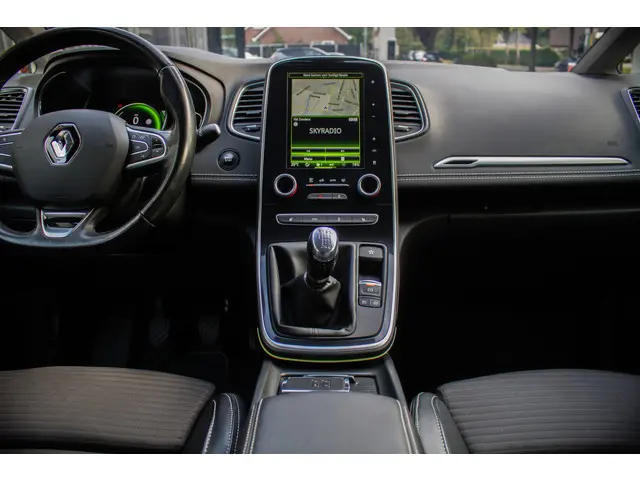 Renault Scénic TCe 130 Bose 2017 Benzine 24