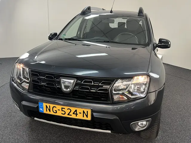 Dacia Duster 1.2 TCe 4x2 Blackshadow 2017 Benzine 36