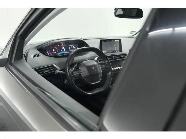 Peugeot 3008 PureTech 130 EAT6 Allure 2017 Benzine 2