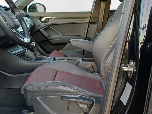 Audi Q3 35 TFSI S edition 2021 Hybride Benzine 24