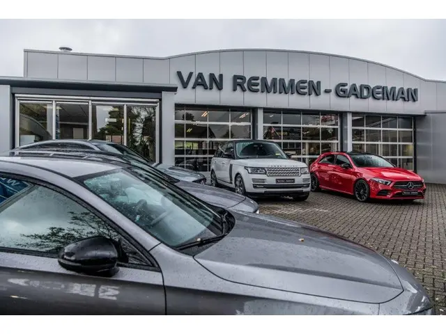 Mercedes-Benz A-Klasse 200 AMG Line 2023 Benzine 35