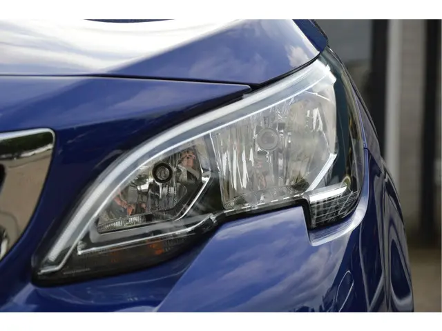 Peugeot 3008 1.2 PureTech Access 2018 Benzine 26