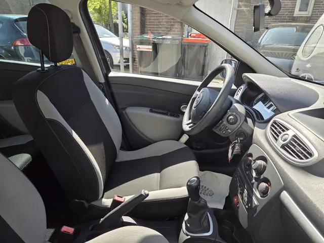 Renault Clio 1.2 Authentique 2012 Benzine 26