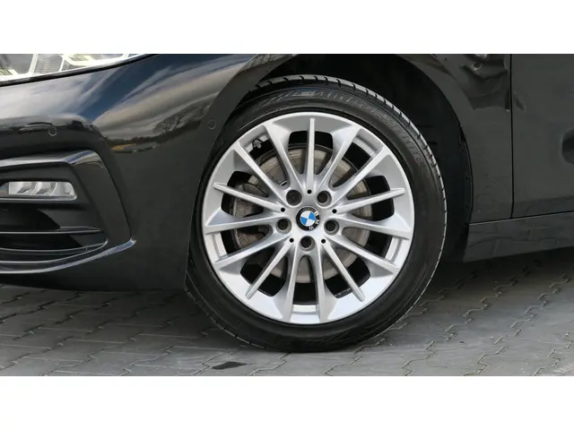 BMW 1 Serie 118i Executive Edition 2020 Benzine 6
