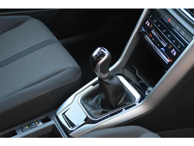 Volkswagen T-Roc 1.0 TSI Life Edition 2025 Benzine 25