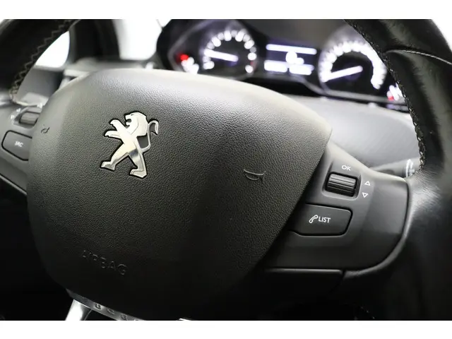 Peugeot 208 1.2 PureTech Allure 2018 Benzine 18