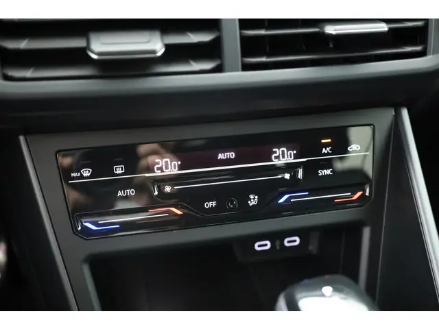 Volkswagen Polo 1.0 TSI R-Line DSG 2023 Benzine 23