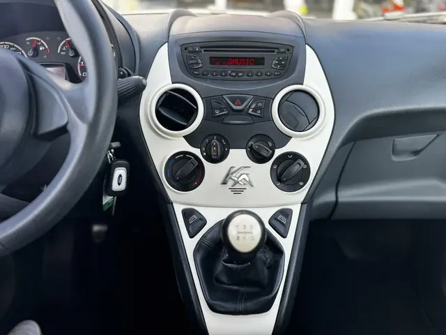 Ford Ka 1.2 Style start/stop|Airco|Lage KM| 2015 Benzine 10
