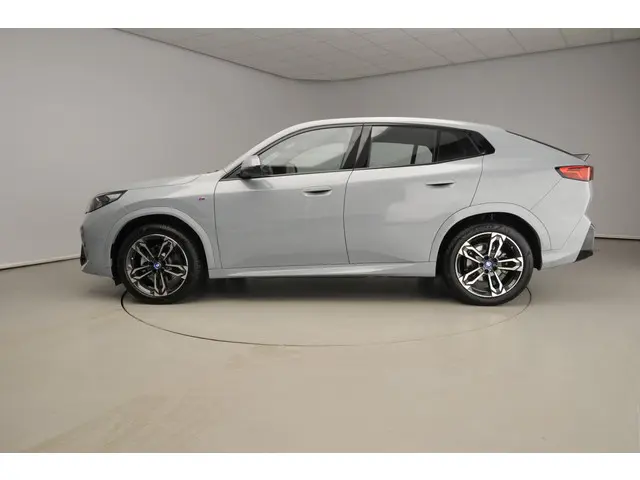 BMW iX2 eDrive20 2025 Elektrisch 2