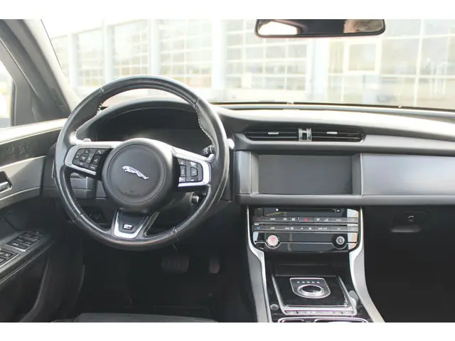 Jaguar XF Sportbrake 2.0d R-Sport 2017 Diesel 17