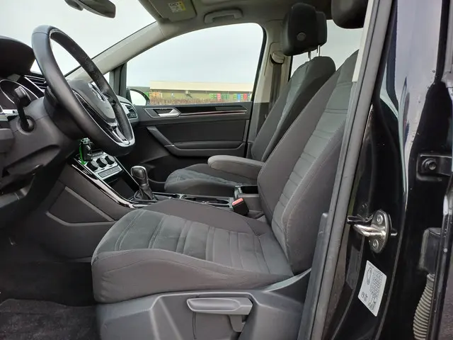 Volkswagen Touran 1.4 TSI Highline 2017 Benzine 30