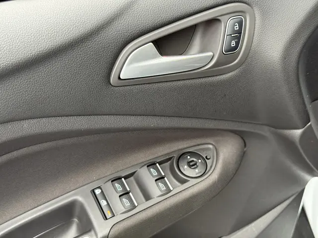 Ford C-MAX 1.5 Titanium 2015 Benzine 36