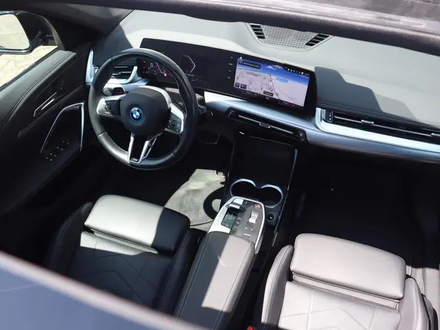 BMW X1 xDrive25e 2023 Hybride Benzine 15