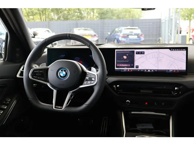 BMW 3 Serie Touring 330e xDrive 2025 Hybride Benzine 12