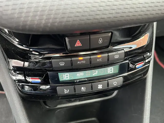 Peugeot 2008 PureTech 110 GT-line 2018 Benzine 16