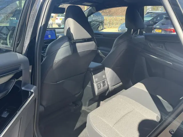 Toyota bZ4X Dynamic 71 kWh 2024 Elektrisch 9