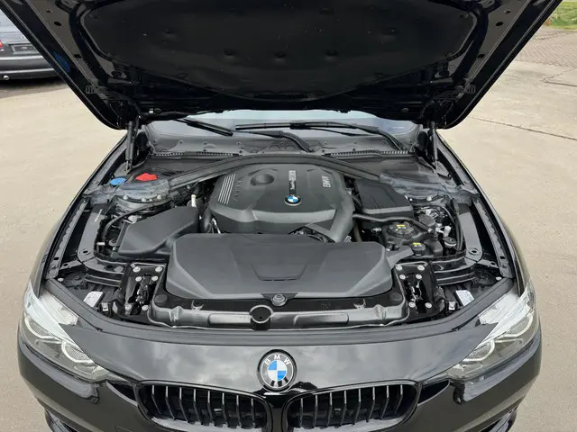 BMW 3 Serie 320i Corporate Lease Executive 2017 Benzine 35
