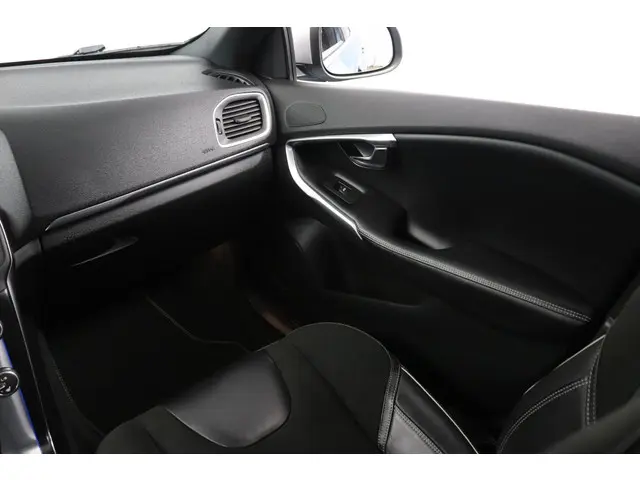 Volvo V40 2.0 D2 R-Design 2016 Diesel 30