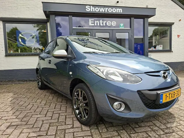 Mazda 2 3