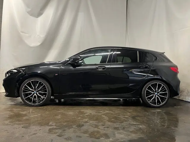 BMW 1 Serie 118i High Executive - Schade 2019 Benzine 3