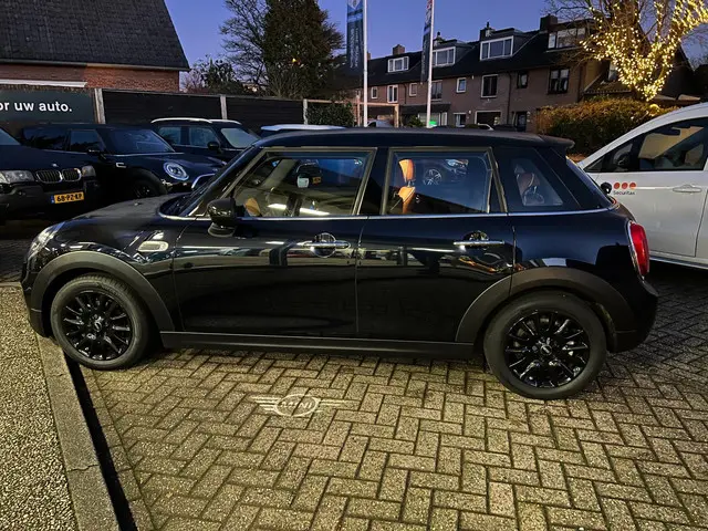 MINI Cooper Mini 1.5 Business Edition 2021 Benzine 25