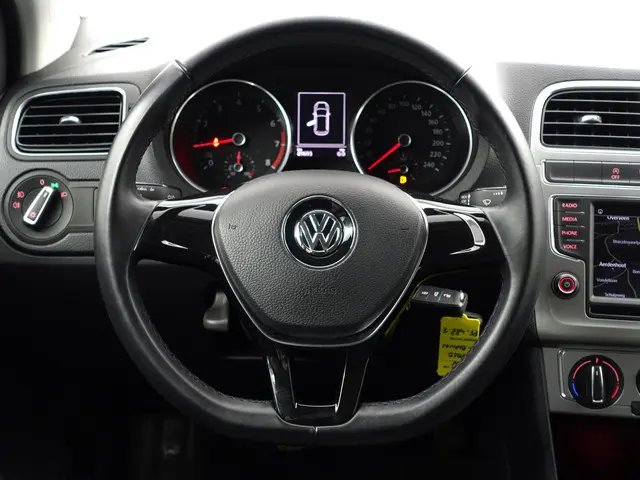 Volkswagen Polo 1.0 BlueMotion Highline- 2017 Benzine 12