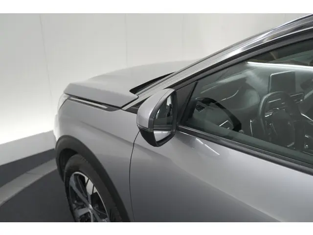 Peugeot 3008 PureTech 130 EAT8 Crossway 2020 Benzine 19