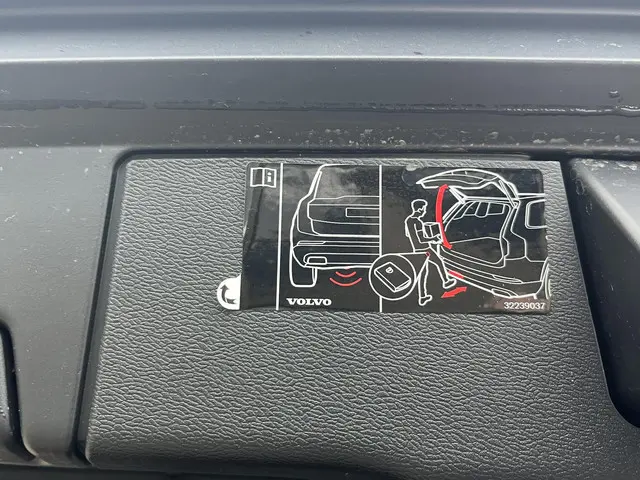 Volvo XC60 2.0 B4 R-Design 2021 Benzine 12