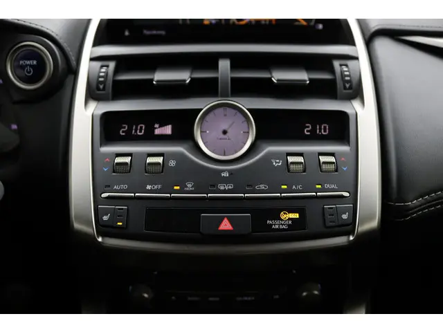 Lexus NX 300h AWD Luxury Line 2018 Hybride Benzine 42